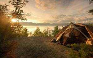 Обои палатка пейзаж горы природа утро восход солнца на рабочий стол