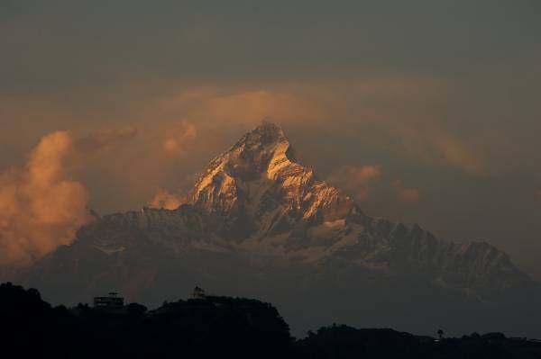 Священная гора Мачапучаре Аннапурна Гималаи Непал обои для рабочего стола