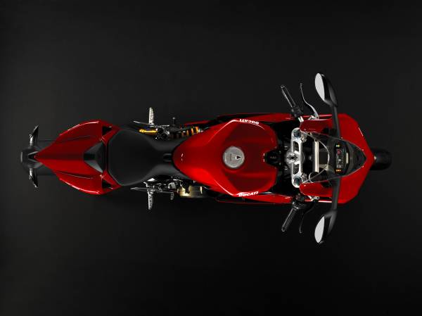 красный спортивный мотоцикл Ducati вид сверху обои для рабочего стола