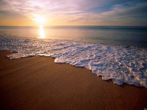 Обои морская пена море песок закат солнца небо горизонт на рабочий стол