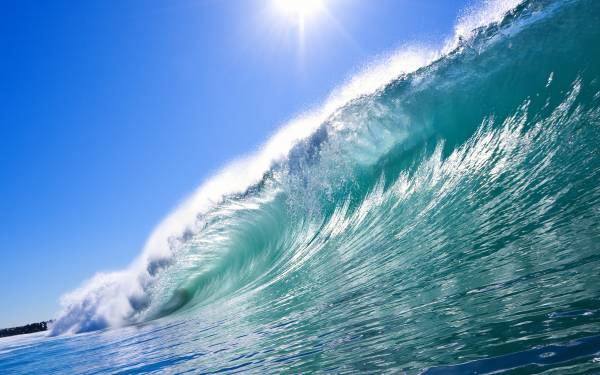 большая высокая волна в океане обои для рабочего стола