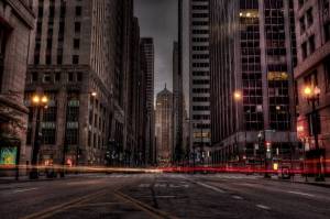 Обои пустые улицы вечернего города на рабочий стол