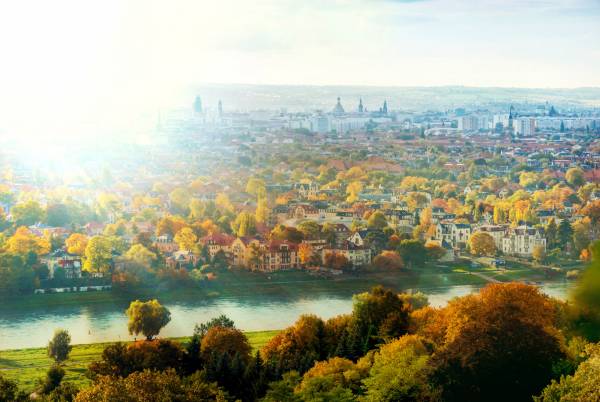 панорама город Дрезден Германия яркое солнце обои для рабочего стола