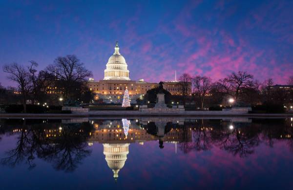 светящийся Капитолий в городе Washington США обои для рабочего стола