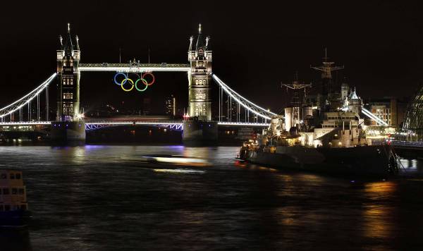 олимпийские кольца на тауэрском мосту в Лондоне обои для рабочего стола