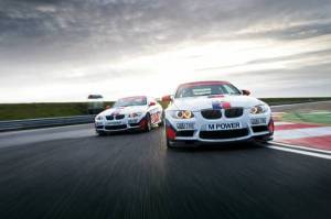 Обои спортивные BMW M3 E92 гонка на треке, скорость на рабочий стол