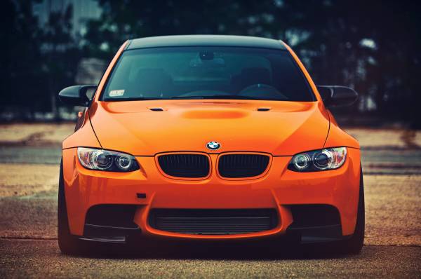 фото красивая машина BMW M3 оранжевая вид спереди обои для рабочего стола