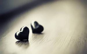 Обои два черных каменных сердца на рабочий стол