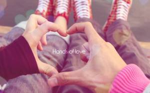 Обои руки в форме сердца hands of love любовь на рабочий стол