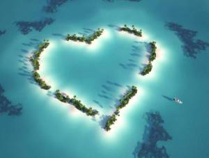 Обои тропические пальмовые острова в форме сердца на рабочий стол