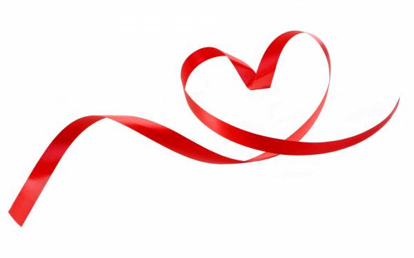 форма сердца из красной ленточки на белом фоне обои для рабочего стола