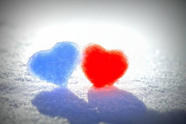 два сердца из снега обои для рабочего стола
