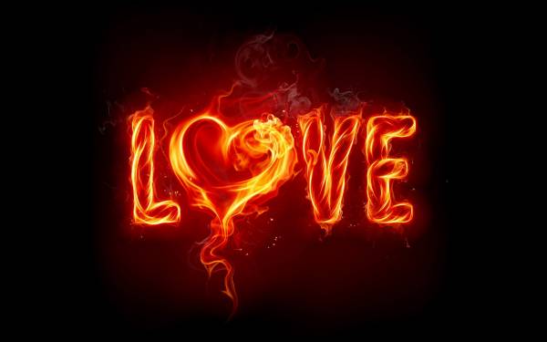 Love с сердцем в ярком пламени огня обои для рабочего стола