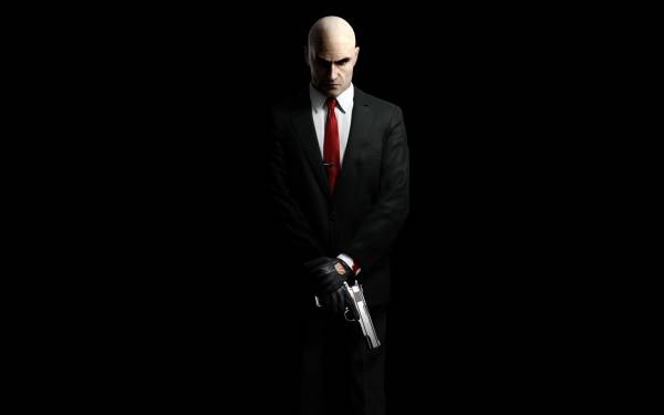игра Хитмен агент 47 с пистолетом во тьме обои для рабочего стола