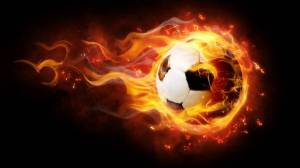 Обои футбольный мяч летит в огне на рабочий стол