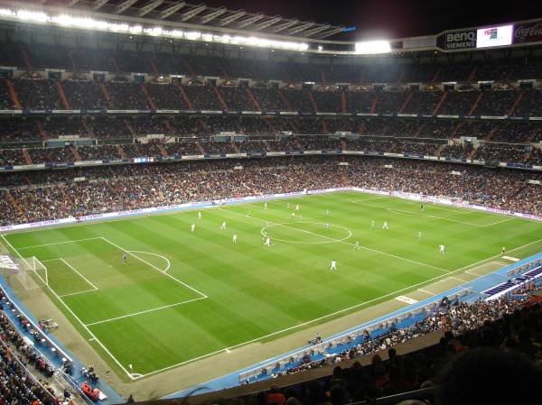 Real Madrid футбол футбольное поле вид с трибуны обои для рабочего стола
