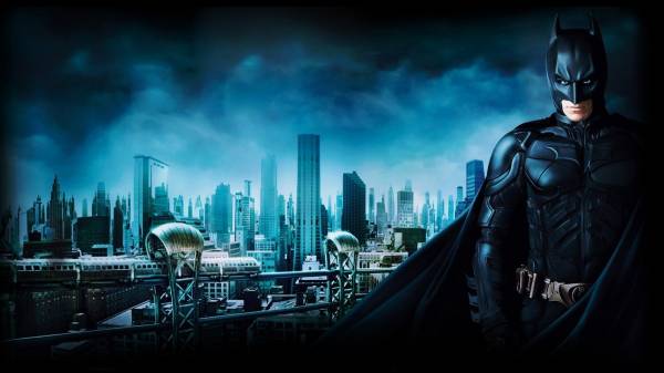 Бэтмен Batman темный рыцарь на фоне города обои для рабочего стола