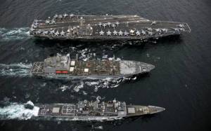 Обои три военных корабля плывут по океану на рабочий стол