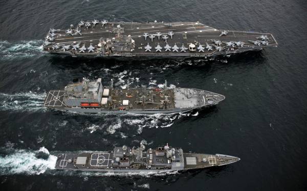 три военных корабля плывут по океану обои для рабочего стола