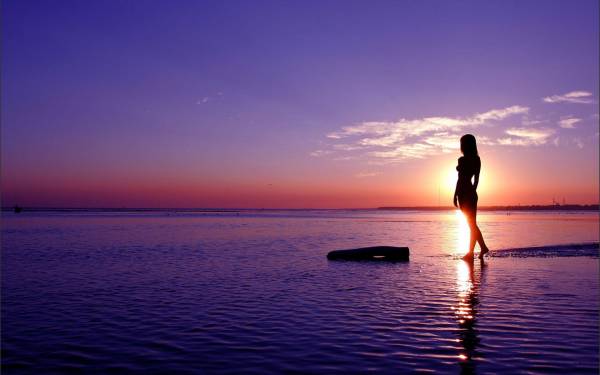 девушка, берег моря закат солнца, горизонт, силуэт обои для рабочего стола