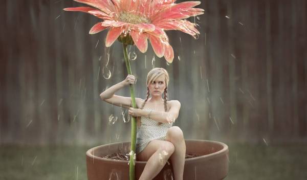 девушка, цветок, дождь, капли обои для рабочего стола