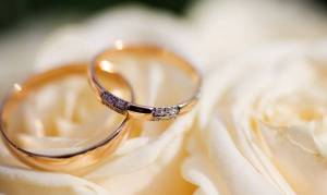 Обои красивые обручальные кольца, золото на рабочий стол