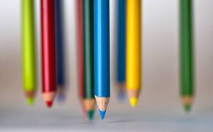 Обои разноцветные карандаши на рабочий стол