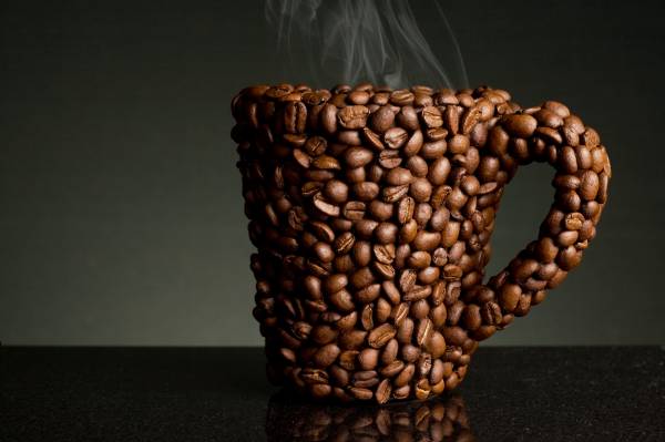 чашка сделанная из кофейных зерен обои для рабочего стола