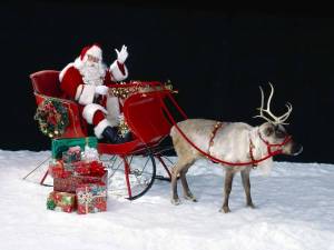 Обои Дед мороз в санях с подарками и северным оленем на рабочий стол