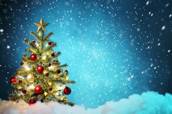 елка, новогодние украшения, снег, метель, сугробы обои для рабочего стола