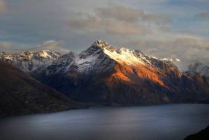 Обои горы возле озера в Новой Зеландии Queenstown на рабочий стол