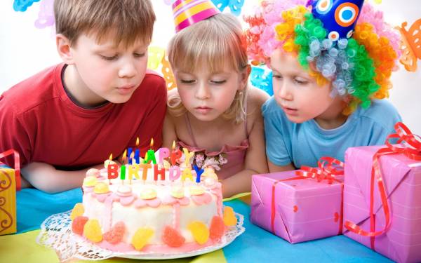 дети, день рожденье, торт со свечками, подарки обои для рабочего стола