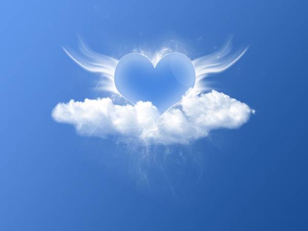 голубое сердце с крыльями из дыма на обаке обои для рабочего стола