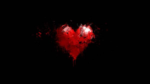 красное сердце нарисованное краскам на черном фоне обои для рабочего стола