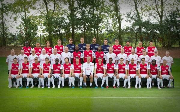 Игроки команда футбольного клуба Арсенал Arsenal обои для рабочего стола