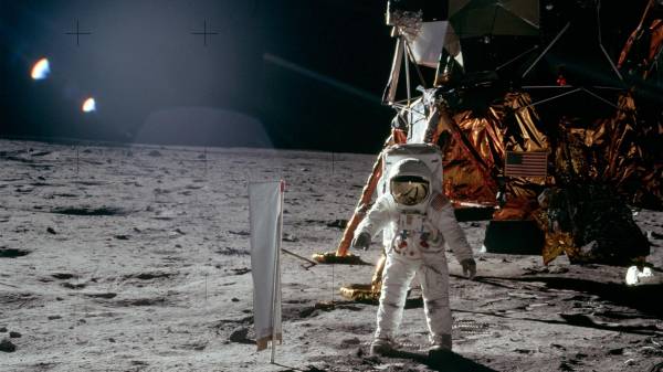 Nasa космонавт usa фото на луне обои для рабочего стола